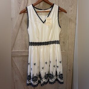 Altar'd State Embroidered White Dress  Size S  NWT